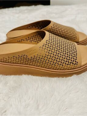 FitFlop Premium Leather Chaser Slides | Size 9 | Never Worn